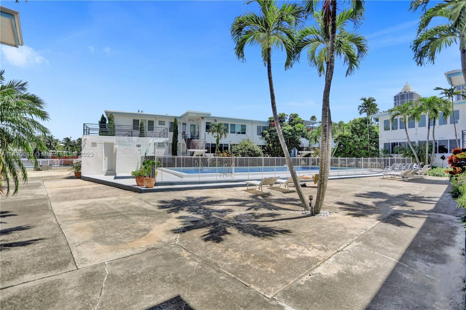 Real estate property located at 4710 Pine Tree Dr #40, Miami-Dade County, Miami Beach, FL