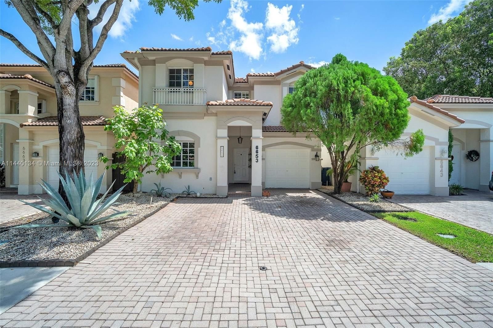 Real estate property located at 6653 107th Pl, Miami-Dade County, DORAL ISLES ST TROPEZ, Doral, FL