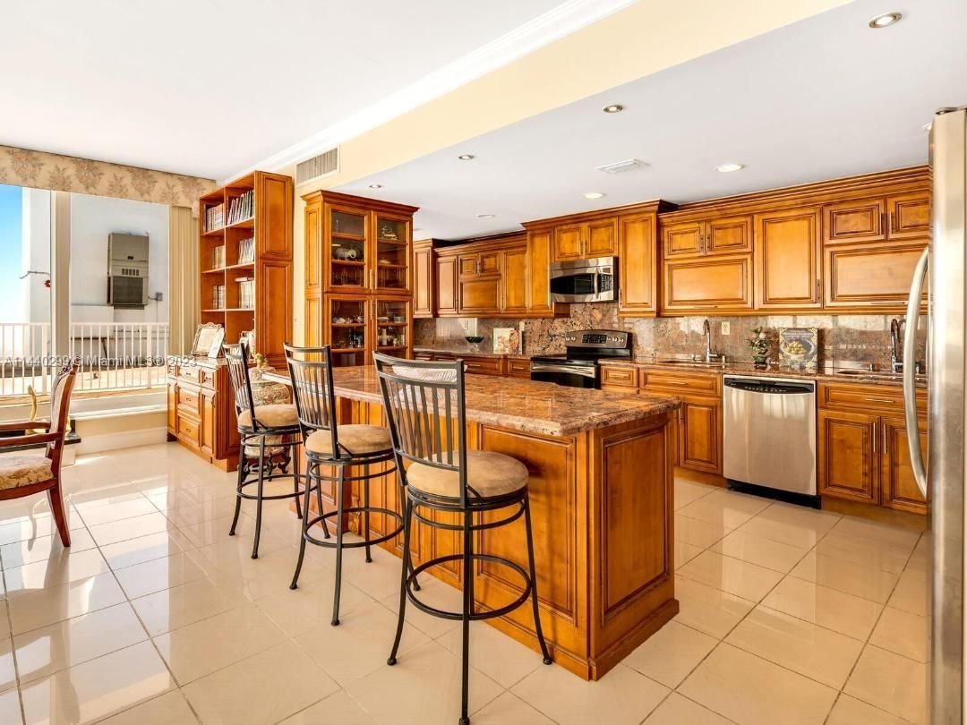 Real estate property located at 5005 Collins Ave PH05, Miami-Dade County, Miami Beach, FL
