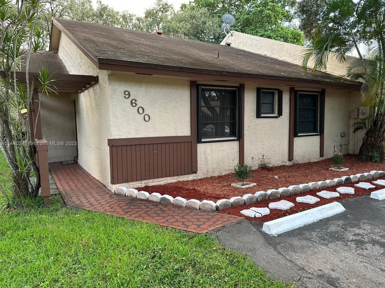 Real estate property located at 9600 16th Ct #9600, Broward County, Pembroke Pines, FL