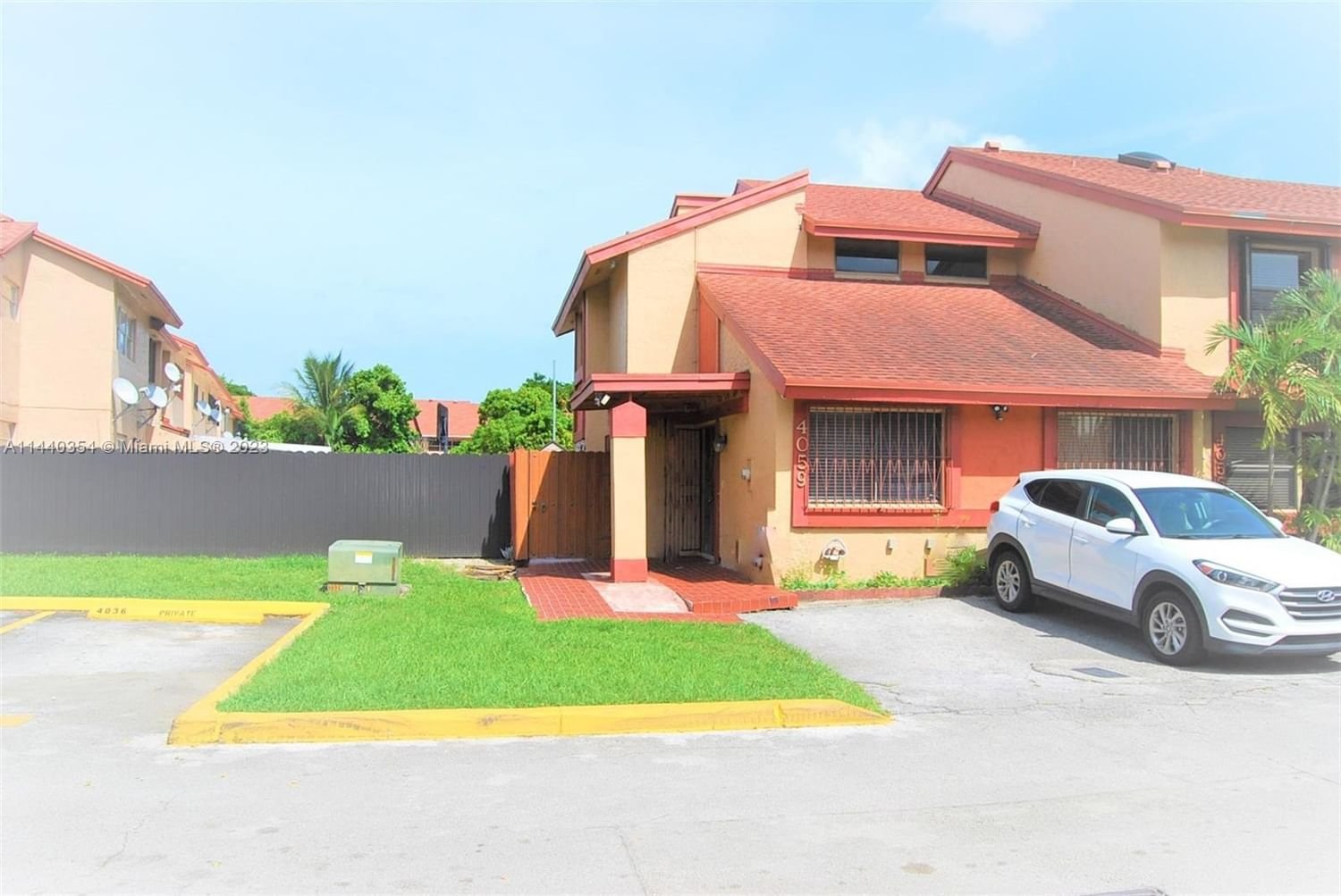 Real estate property located at 4059 8th Ln #35, Miami-Dade County, Hialeah, FL