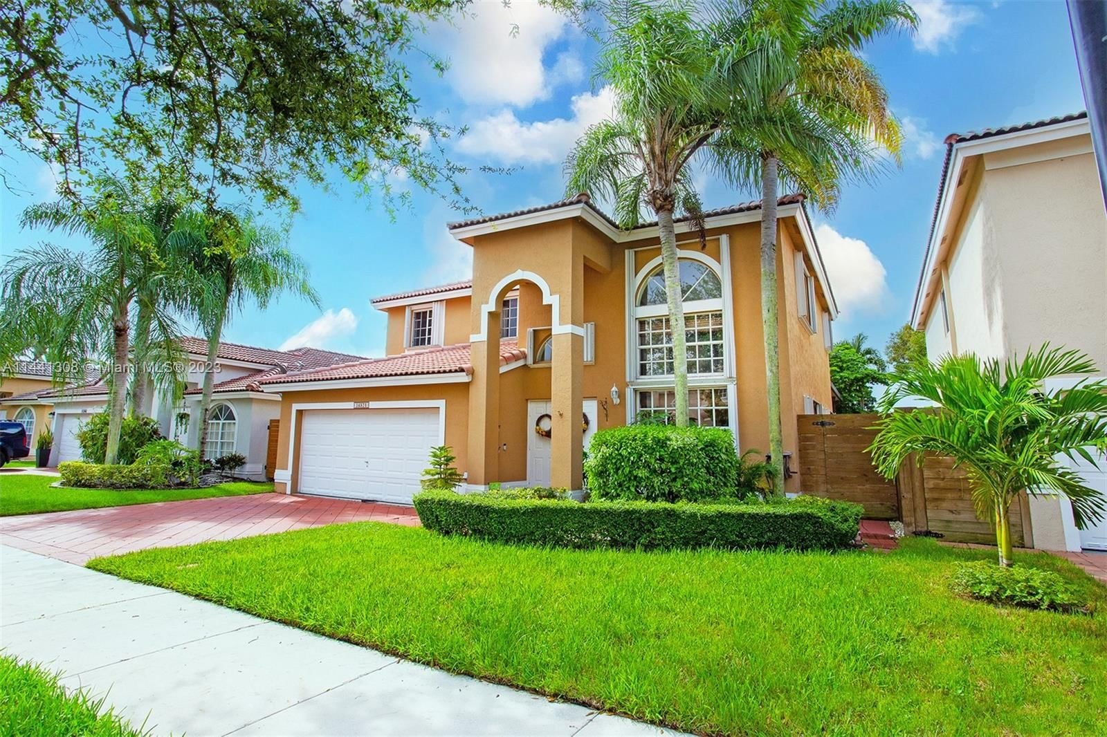 Real estate property located at 16570 101st Ter, Miami-Dade County, FOREST LAKES ESTATES SEC, Miami, FL
