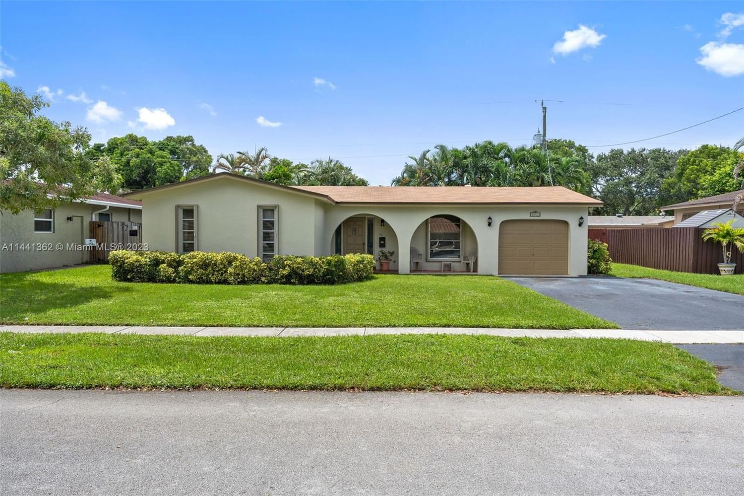 Real estate property located at 4965 90th Ter, Broward County, Cooper City, FL