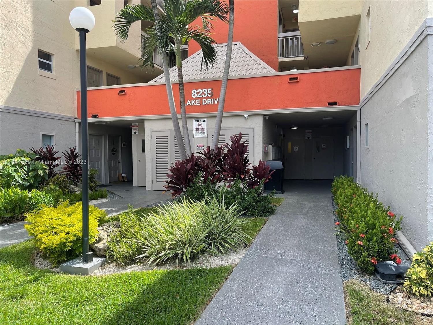 Real estate property located at 8235 Lake Dr #506, Miami-Dade County, Doral, FL