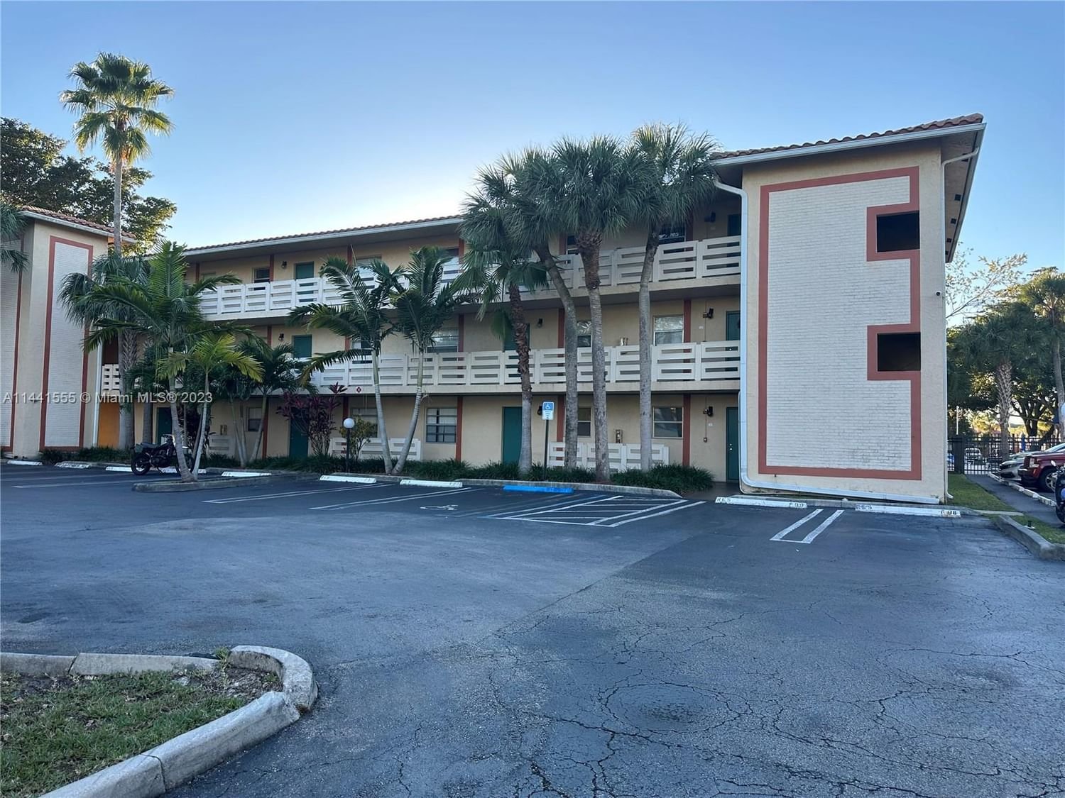 Real estate property located at 3236 102nd Ter #207-F, Broward County, COUNTRY GARDENS CONDO, Coral Springs, FL