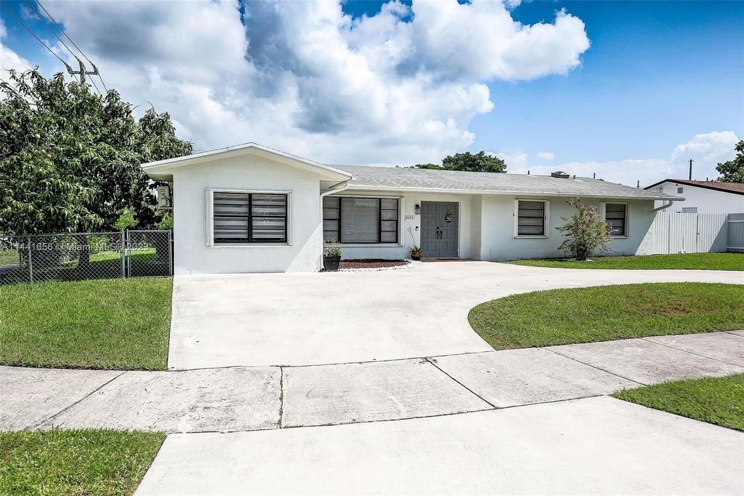 Real estate property located at 8621 198th St, Miami-Dade County, Cutler Bay, FL