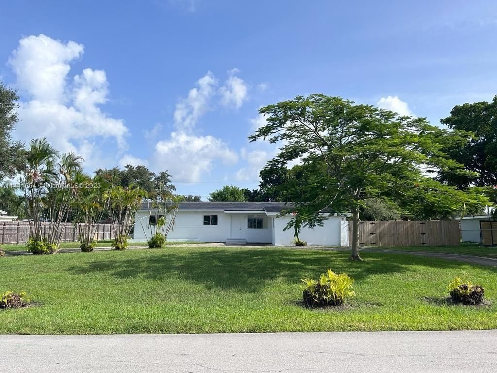 Real estate property located at 9020 196th Dr, Miami-Dade County, Cutler Bay, FL