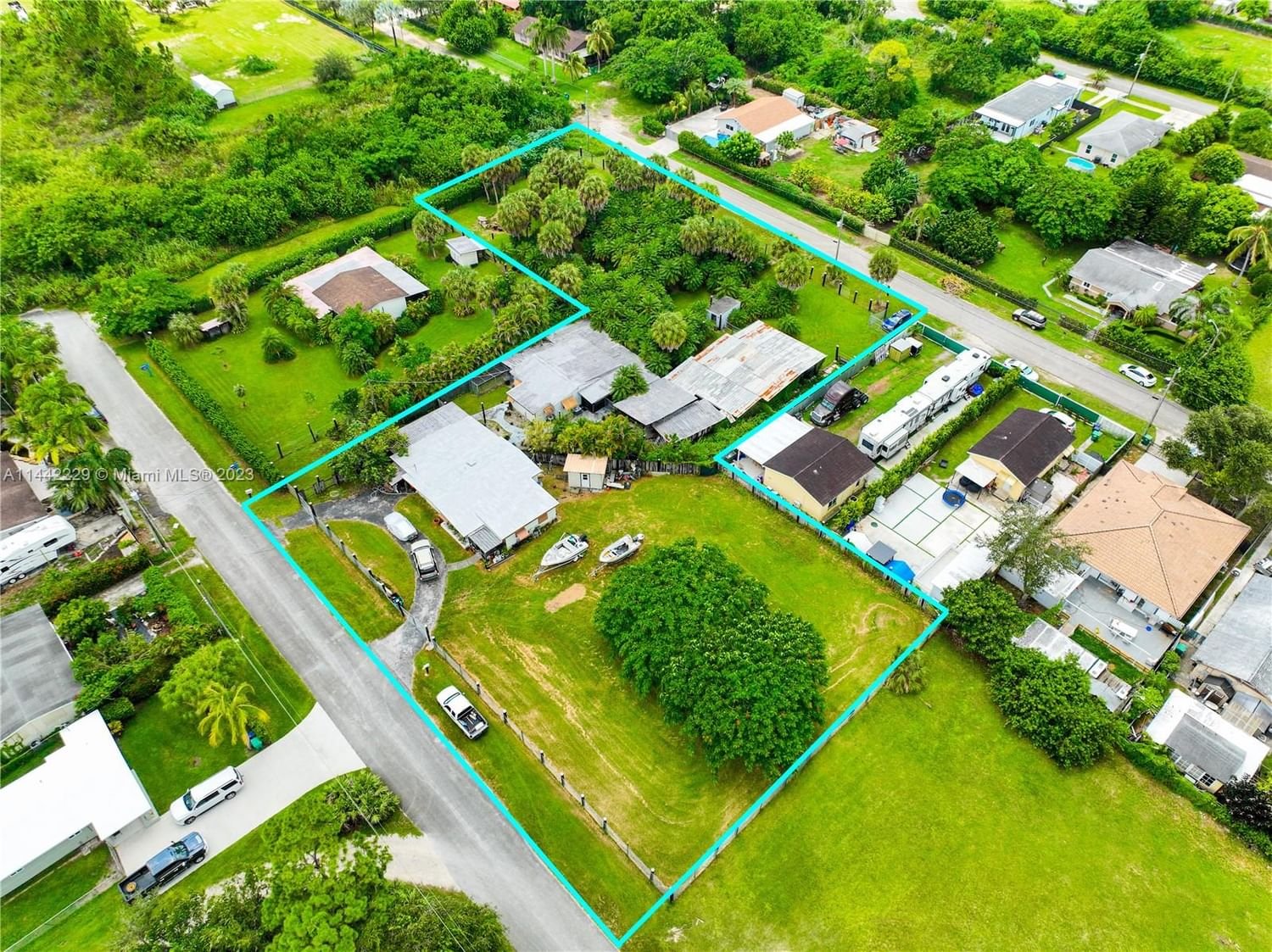 Real estate property located at 22950 & 22940 122nd Pl, Miami-Dade County, Miami, FL