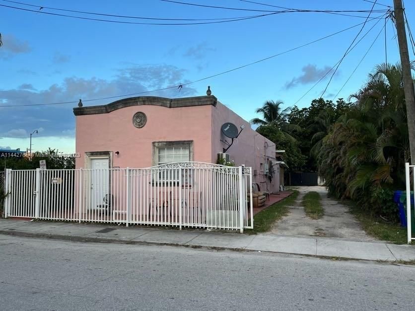 Real estate property located at 821 31st Ct, Miami-Dade County, HILAH PARK ADDN, Miami, FL