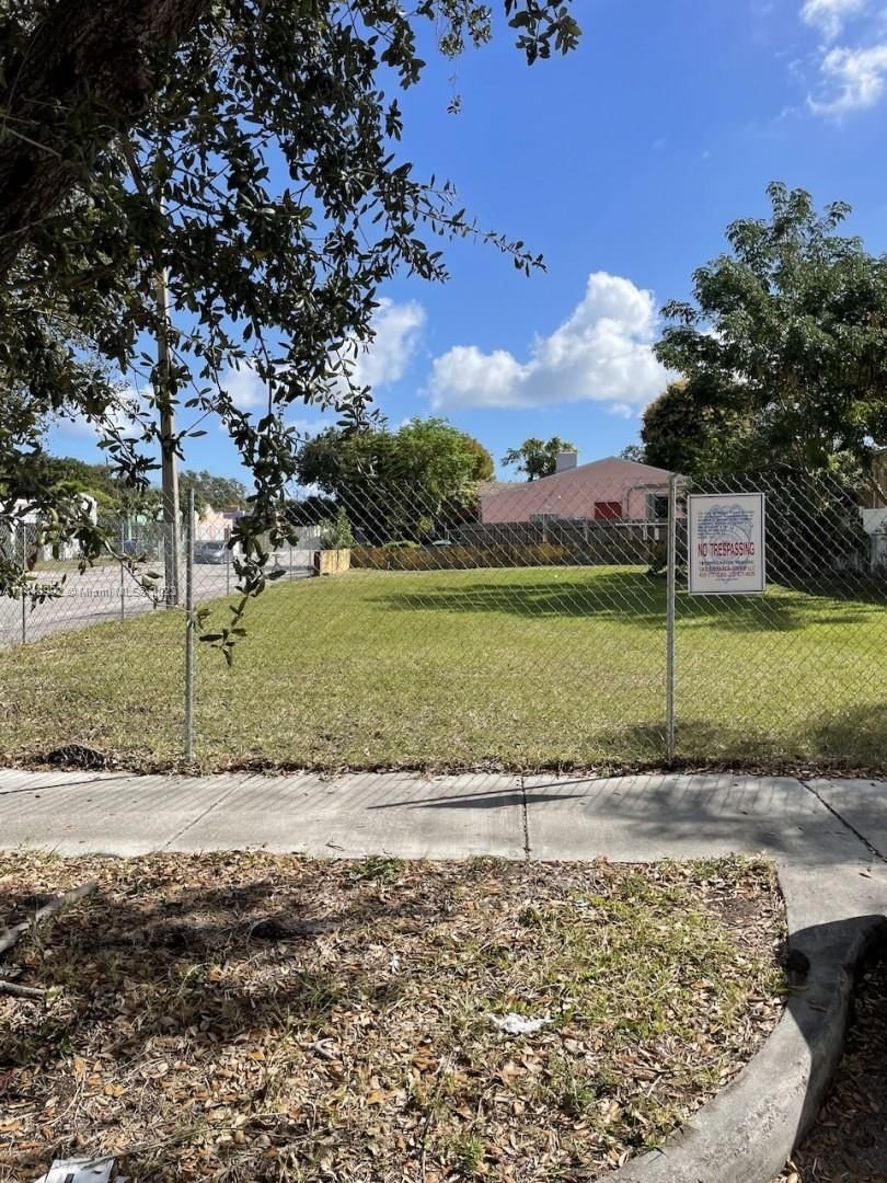 Real estate property located at 4727 6th Ave, Miami-Dade County, Miami, FL
