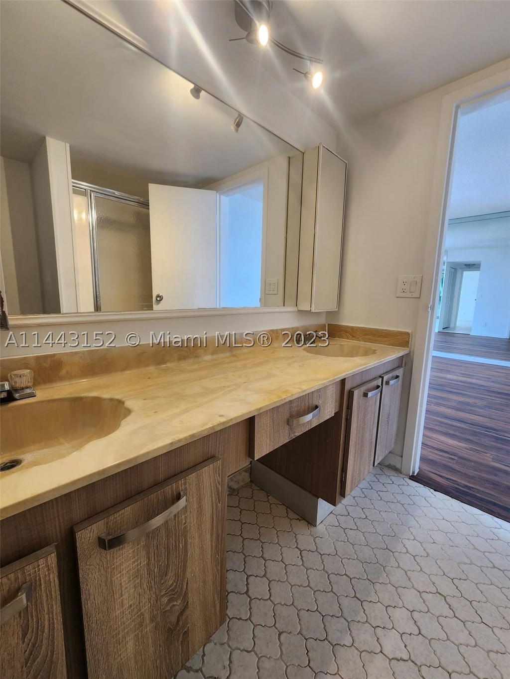 Real estate property located at 13499 Biscayne Blvd #1513, Miami-dade, Sailboat Cay Condo, North Miami, FL