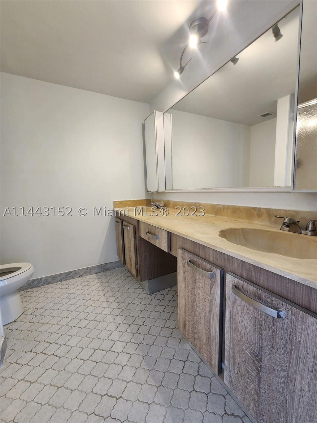 Real estate property located at 13499 Biscayne Blvd #1513, Miami-dade, Sailboat Cay Condo, North Miami, FL