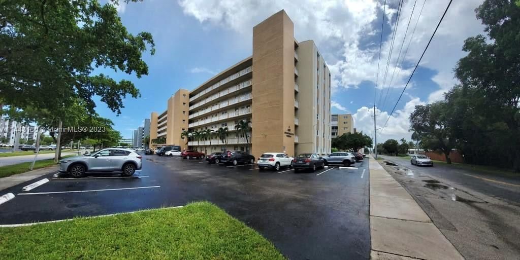 Real estate property located at 620 12th Ave #703, Broward County, Hallandale Beach, FL