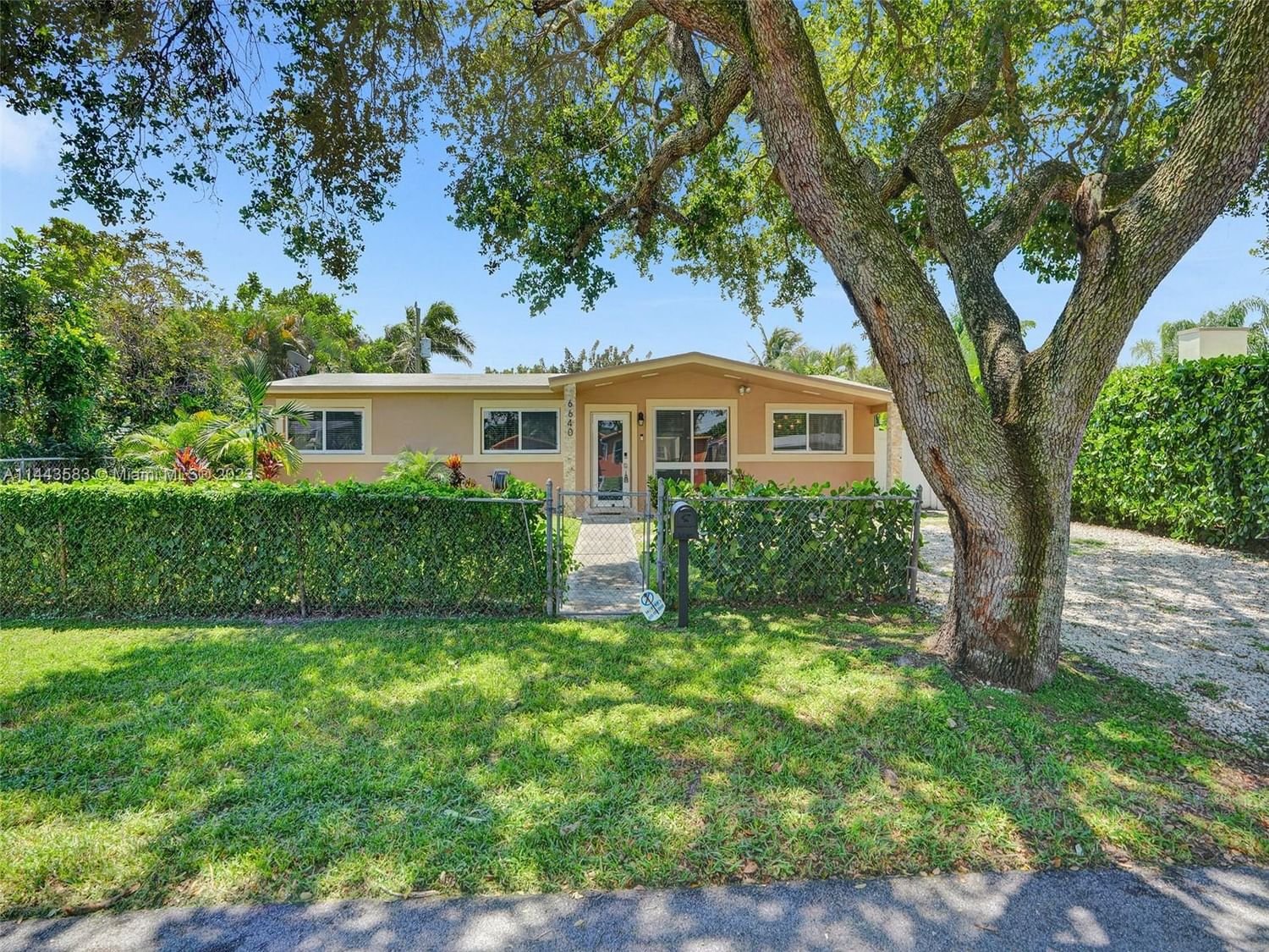 Real estate property located at 6640 Cleveland St, Broward County, HERITAGE ESTATES SEC TWO, Hollywood, FL