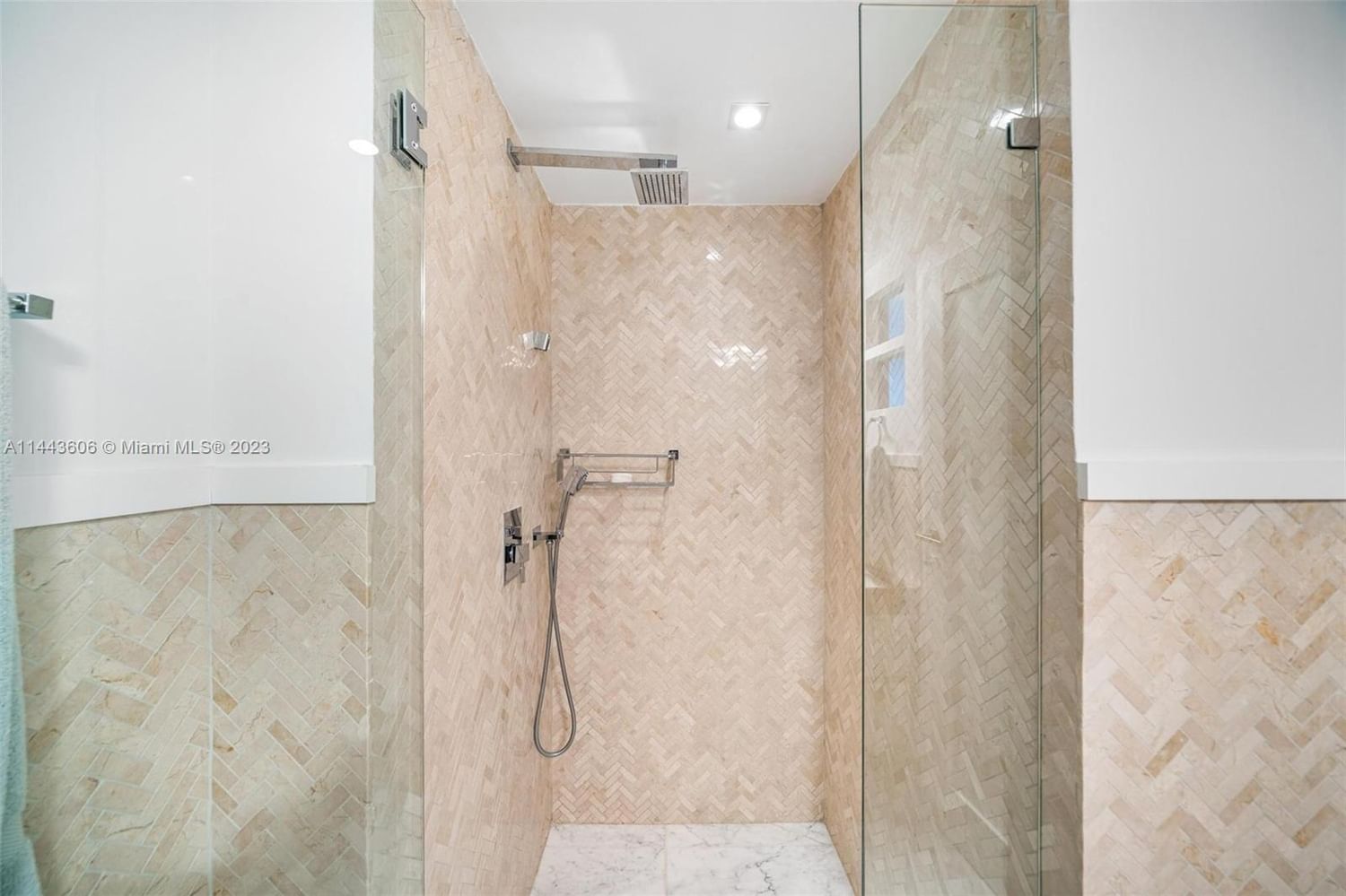Real estate property located at 4775 Collins Ave #2603, Miami-Dade County, Miami Beach, FL