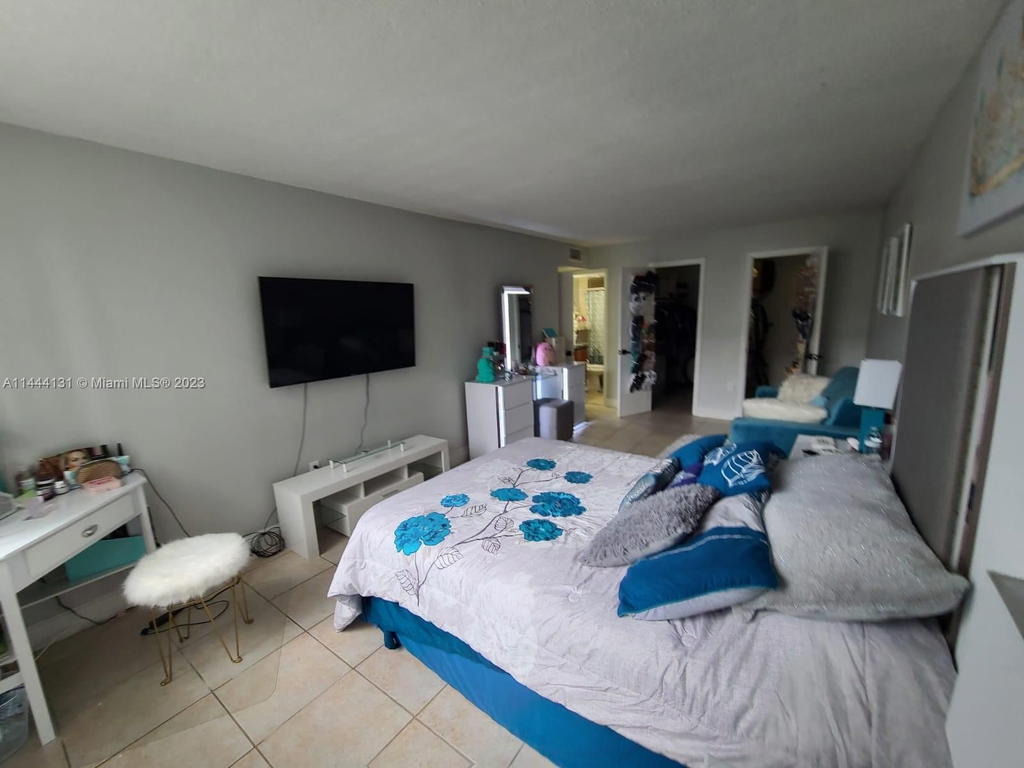 Real estate property located at 496 165th St Rd D112, Miami-dade, Montecarlo Condo, Miami, FL