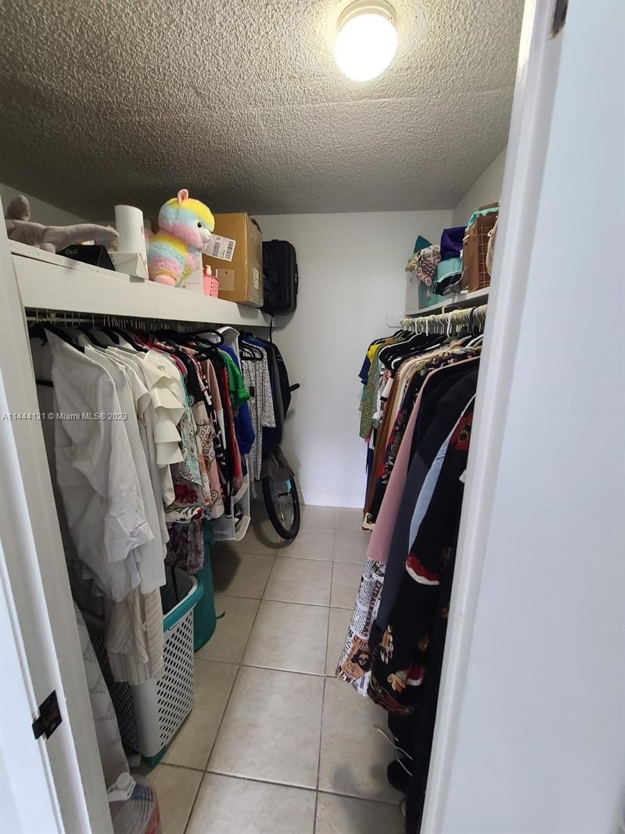 Real estate property located at 496 165th St Rd D112, Miami-dade, Montecarlo Condo, Miami, FL