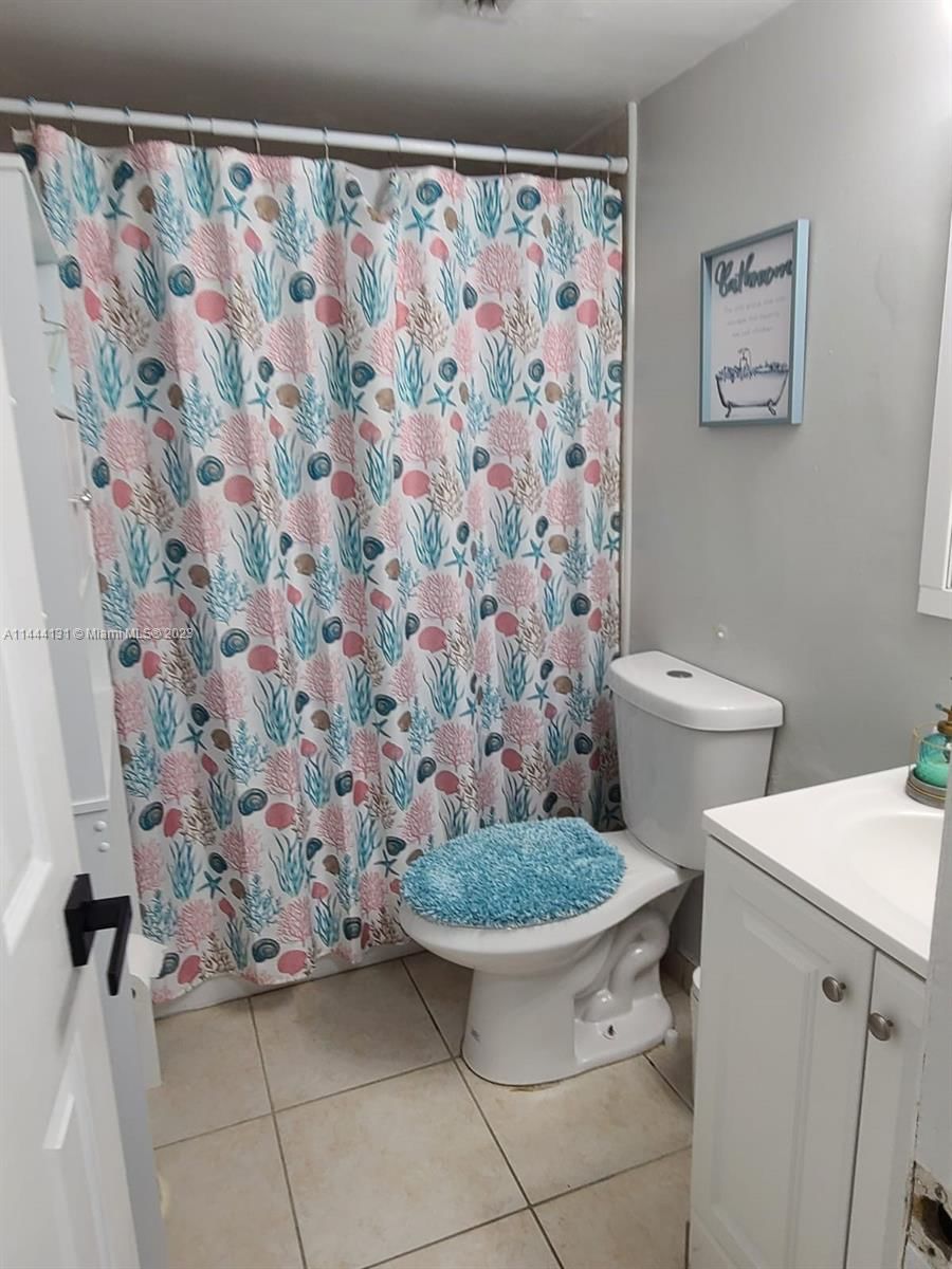 Real estate property located at 496 165th St Rd D112, Miami-dade, Montecarlo Condo, Miami, FL