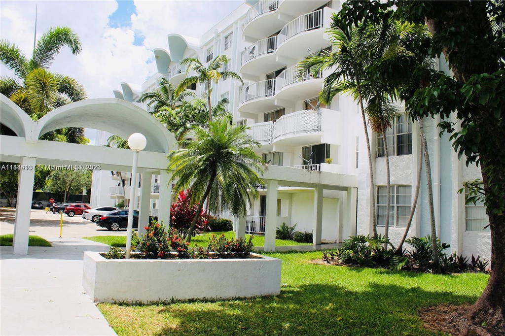 Real estate property located at 496 165th St Rd D112, Miami-dade, Montecarlo Condo, Miami, FL
