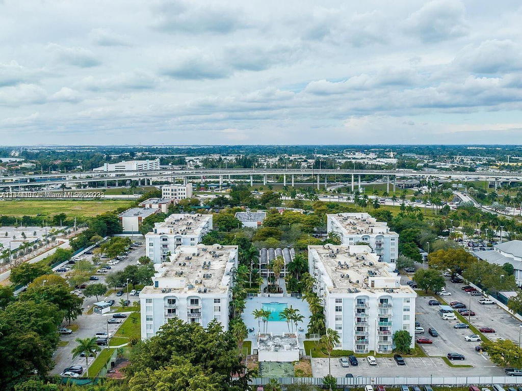 Real estate property located at 496 165th St Rd D112, Miami-dade, Montecarlo Condo, Miami, FL