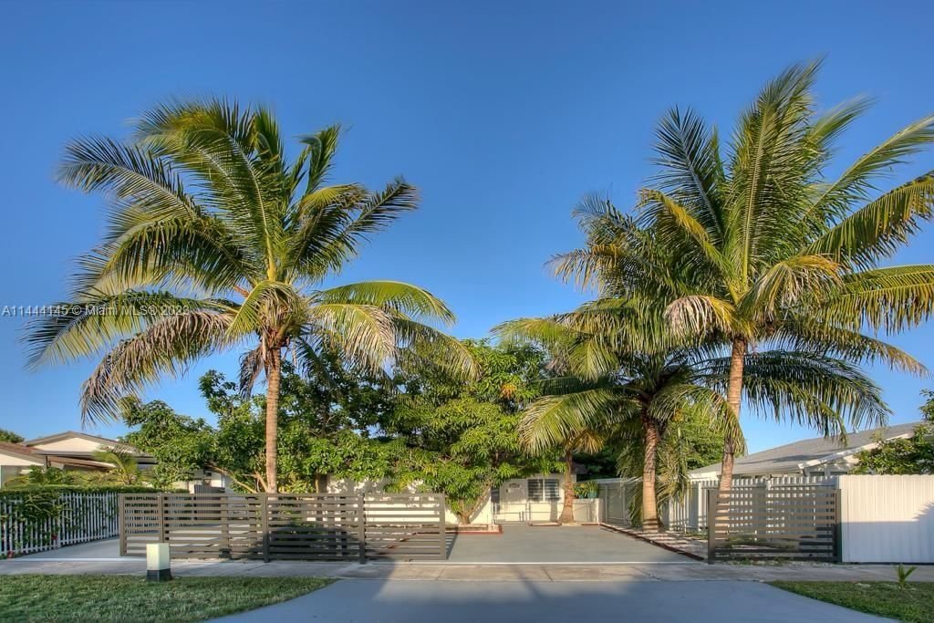 Real estate property located at 19315 121st Ct, Miami-Dade County, Miami, FL