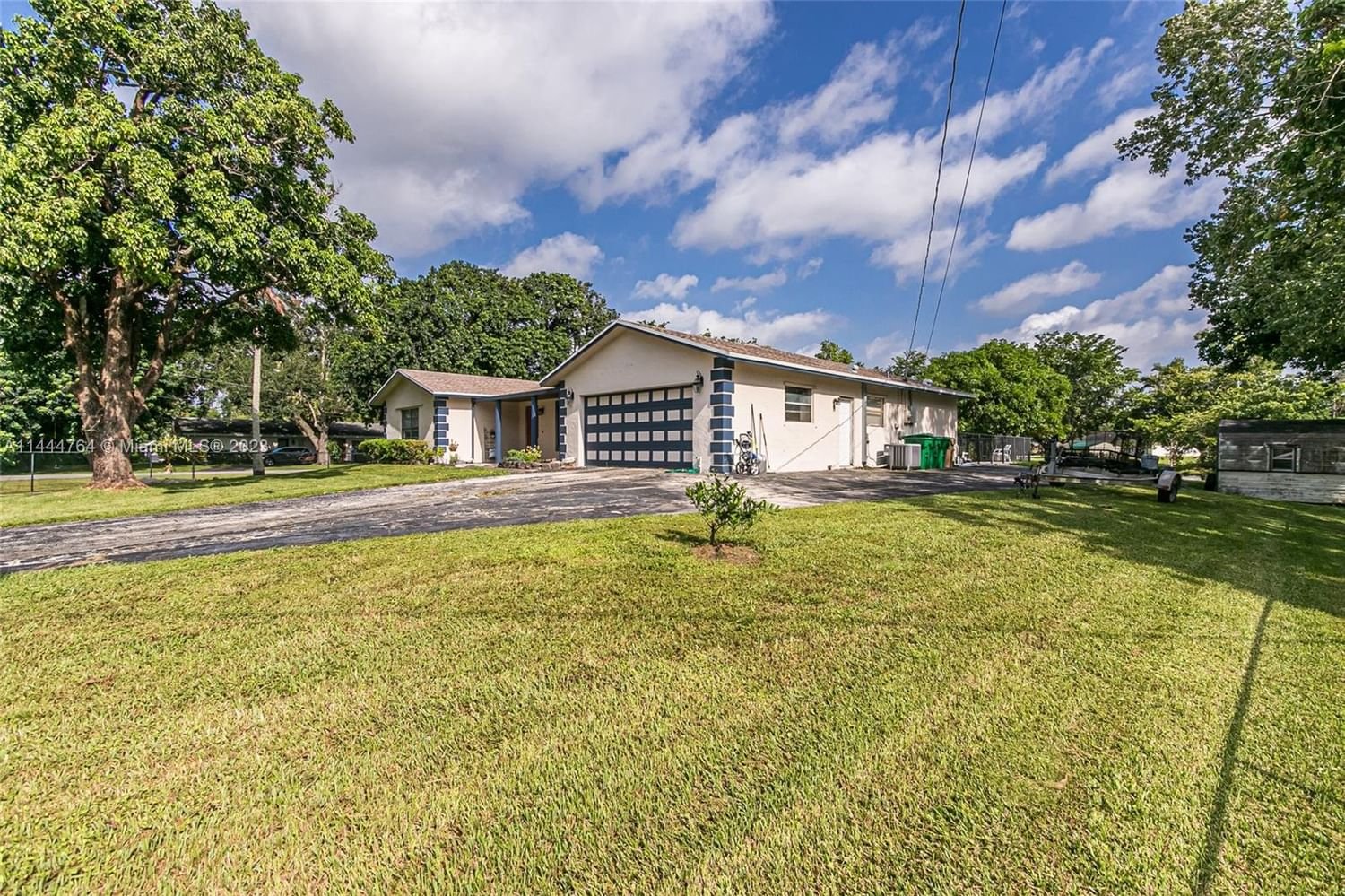 Real estate property located at 10851 29th Pl, Broward County, Davie, FL