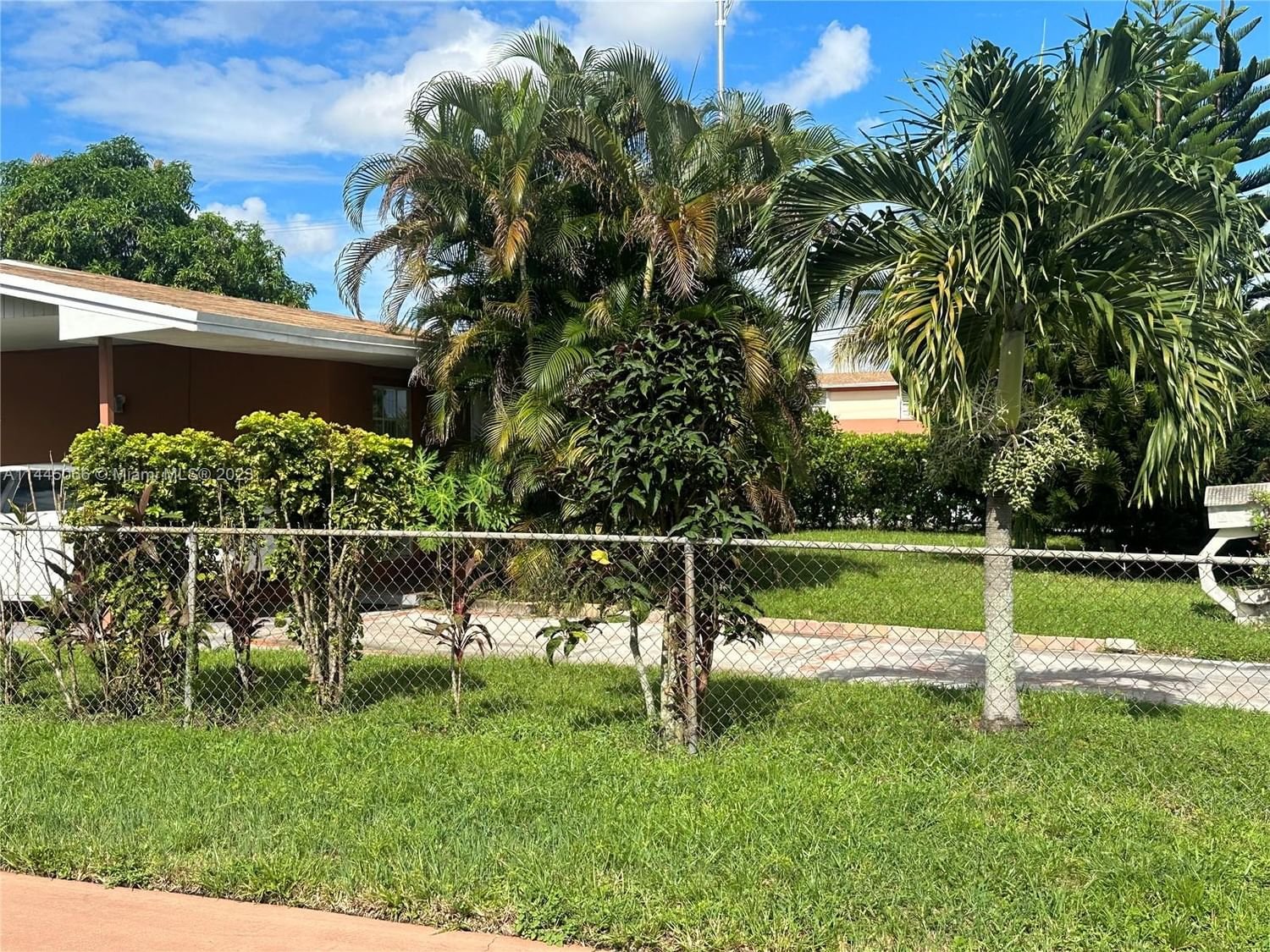 Real estate property located at 4705 191st St, Miami-Dade County, Miami Gardens, FL