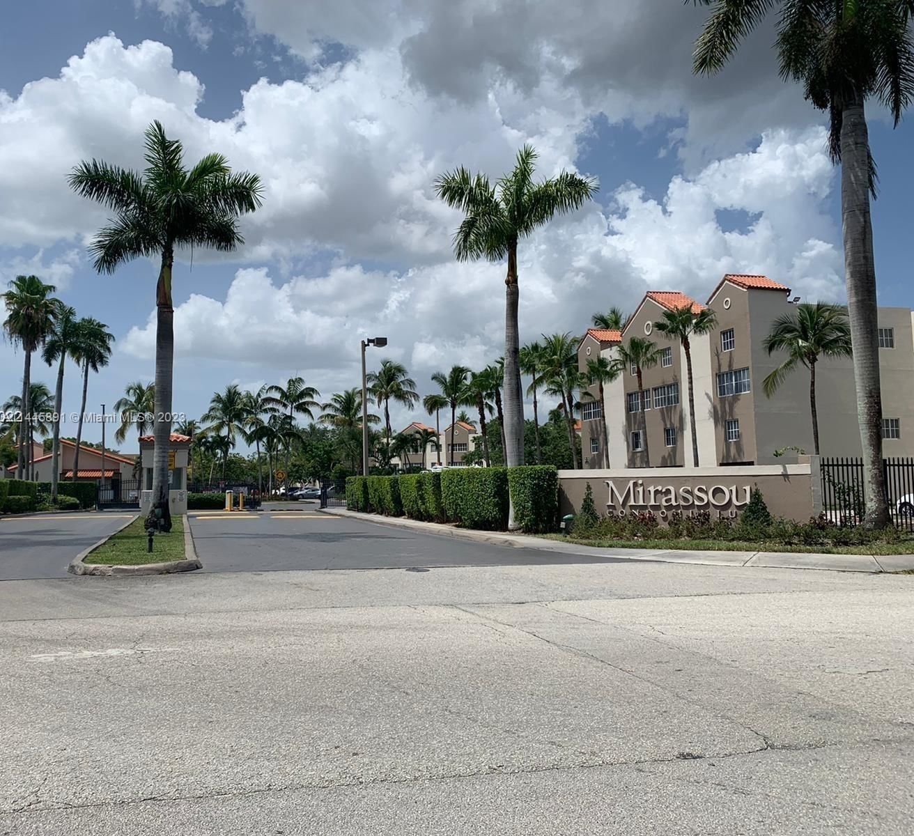 Real estate property located at 6155 186th St #305, Miami-Dade County, MIRASSOU CONDO, Hialeah, FL