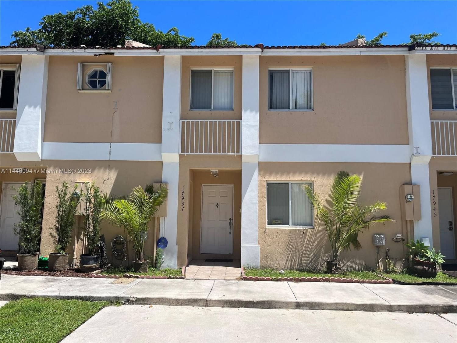 Real estate property located at 17937 140th Ct, Miami-Dade County, WEITZER SERENA LAKES TOWN, Miami, FL