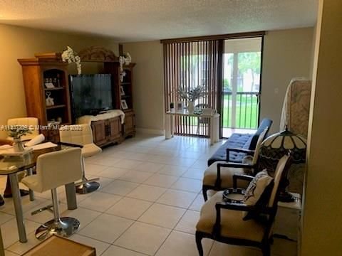 Real estate property located at 8600 133rd Ave Rd #215, Miami-Dade County, HORIZONS WEST CONDO #5, Miami, FL