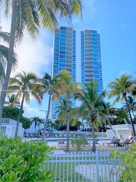 Real estate property located at 2655 Collins Ave #2007, Miami-Dade County, Miami Beach, FL