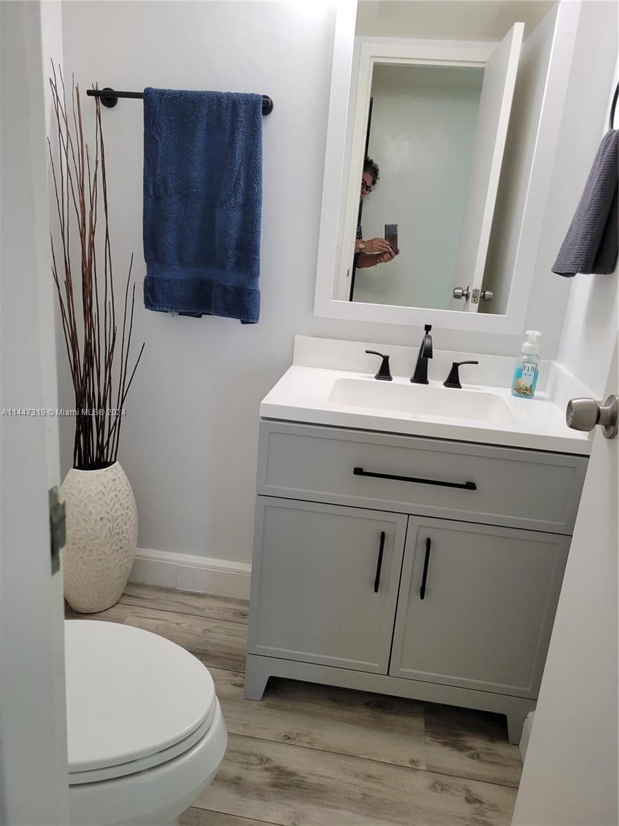 Real estate property located at 2655 Collins Ave #2007, Miami-Dade County, Miami Beach, FL