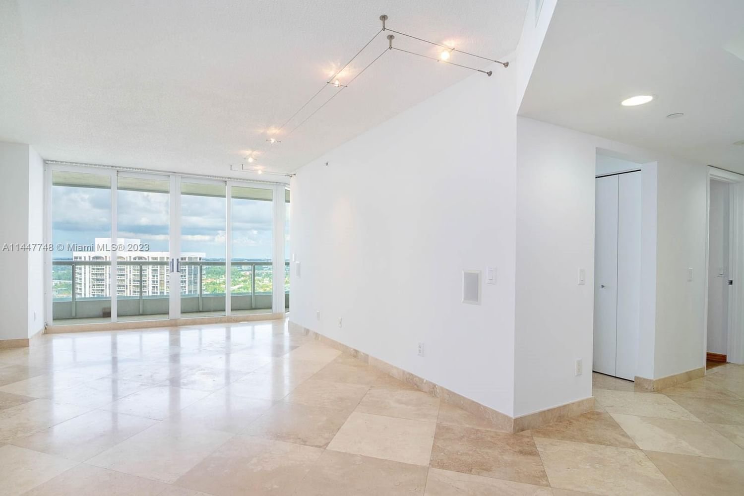 Real estate property located at 21055 Yacht Club Dr #2104, Miami-Dade County, Aventura, FL