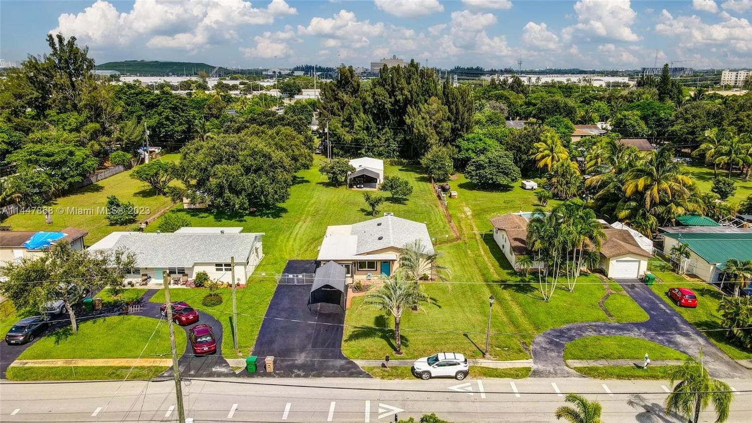Real estate property located at 4230 54th Ave, Broward County, LAUDERDALE LITTLE RANCHES, Davie, FL