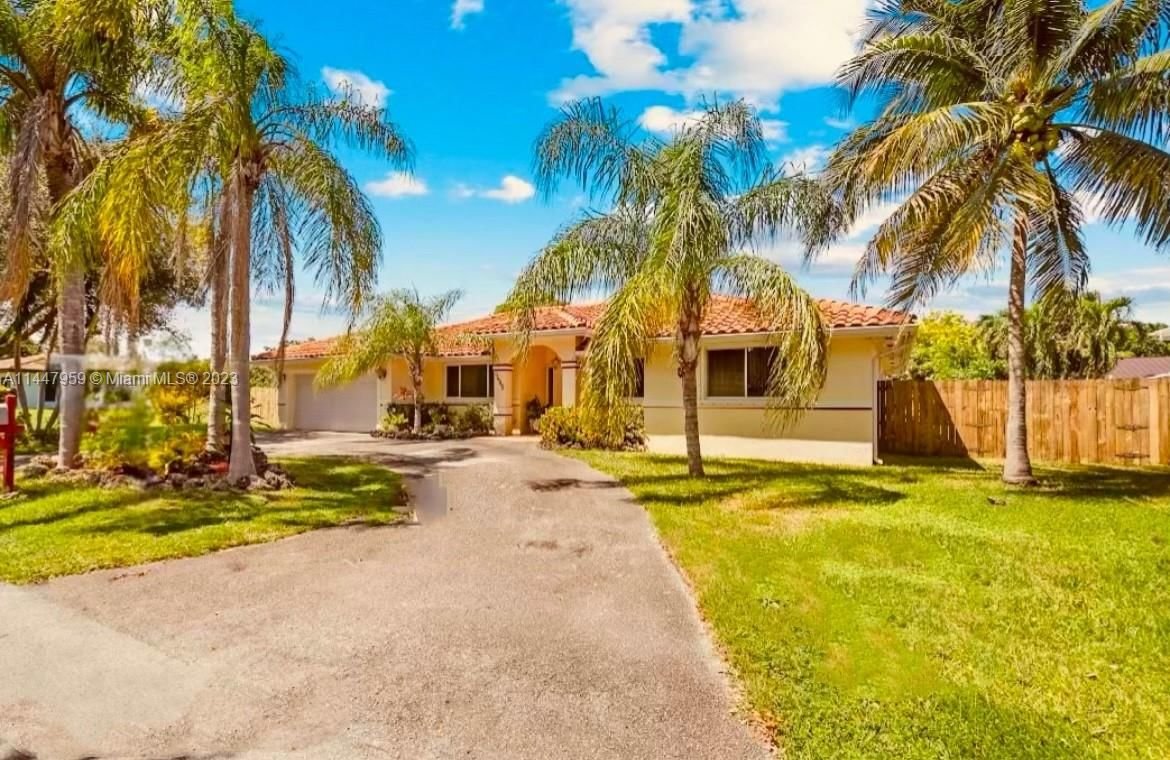 Real estate property located at 8485 199th St, Miami-Dade County, SILVER PINES, Cutler Bay, FL