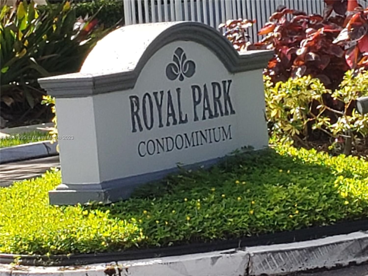 Real estate property located at 112 Royal Park Dr #4H, Broward County, Oakland Park, FL