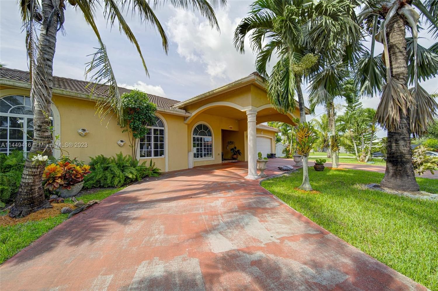Real estate property located at 13168 219th Ter, Miami-Dade County, ESTATE MANSIONS, Miami, FL
