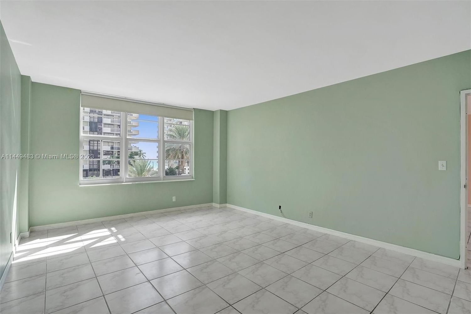 Real estate property located at 5700 Collins Ave #4M, Miami-Dade County, Miami Beach, FL