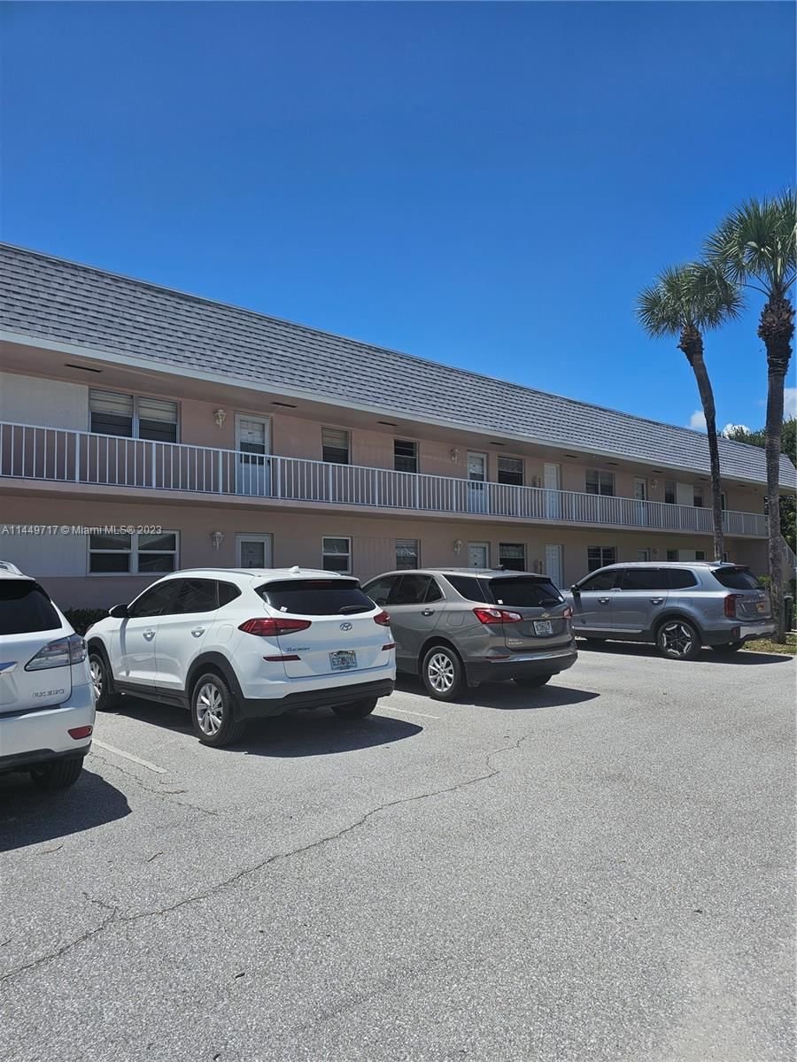 Real estate property located at 18081 Country Club Dr #248, Martin County, LITTLE CLUB CONDO THE, Jupiter, FL