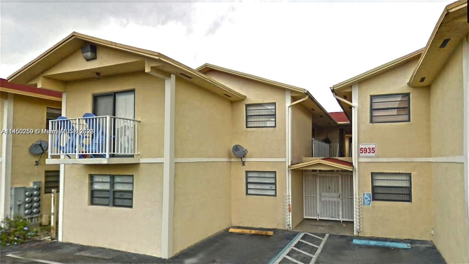 Real estate property located at 5935 26th Ave #102, Miami-Dade County, VILLAS DE MARBELLA CONDO, Hialeah, FL