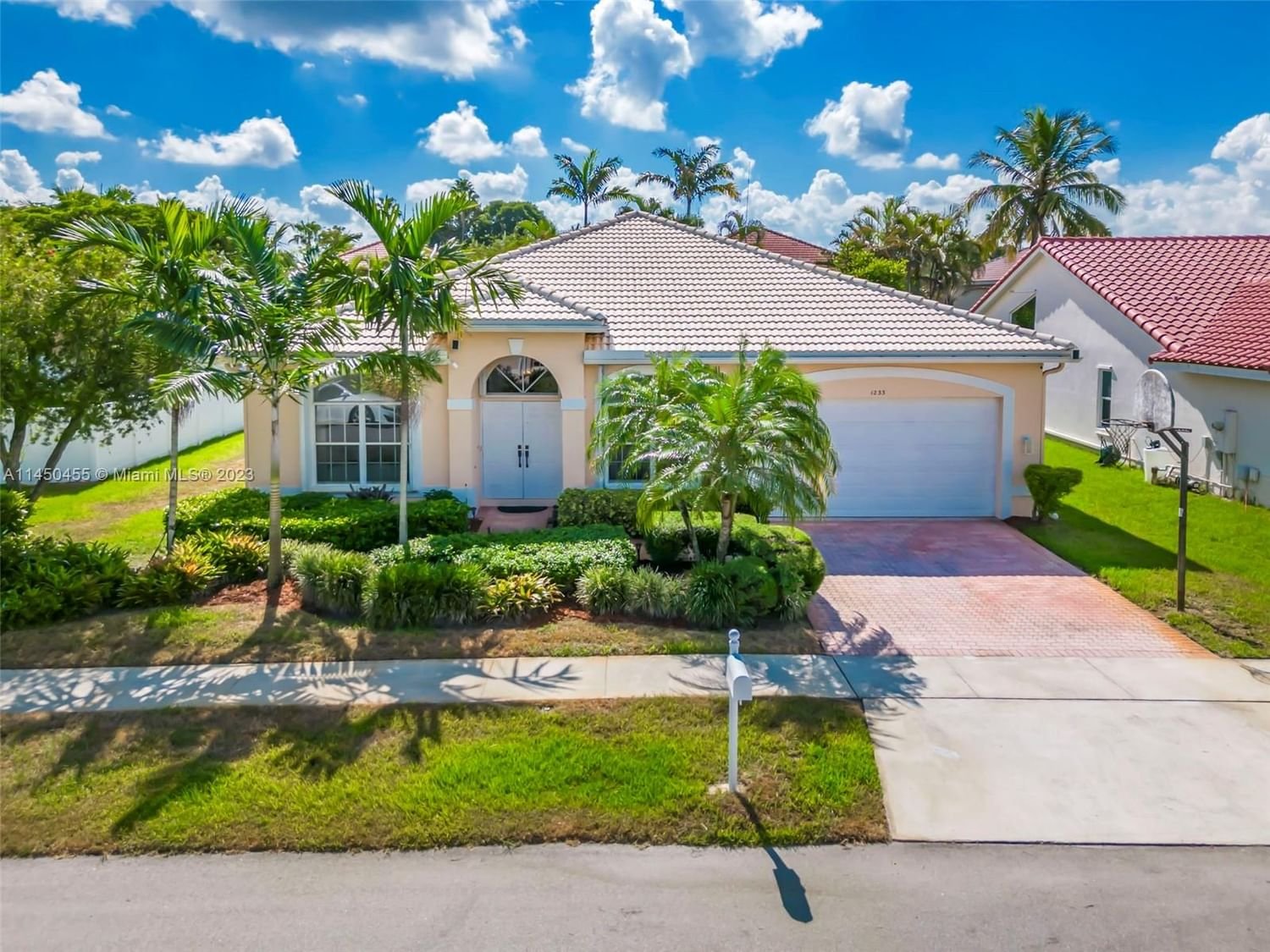 Real estate property located at 1233 179th Ter, Broward County, SILVER LAKES, Pembroke Pines, FL