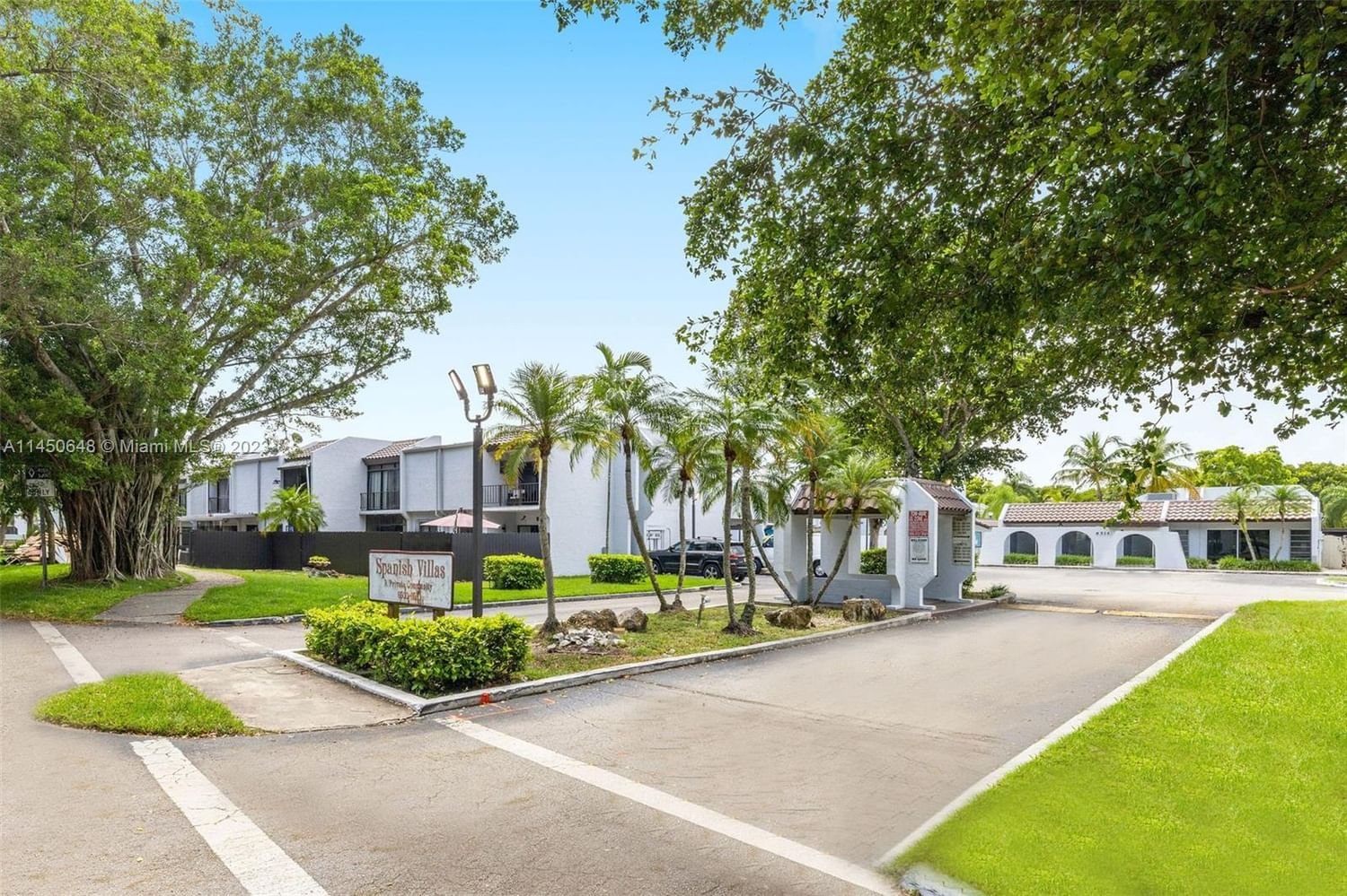 Real estate property located at 6502 Kendale Lakes Dr #201, Miami-Dade County, SPANISH VILLAS CONDO, Miami, FL