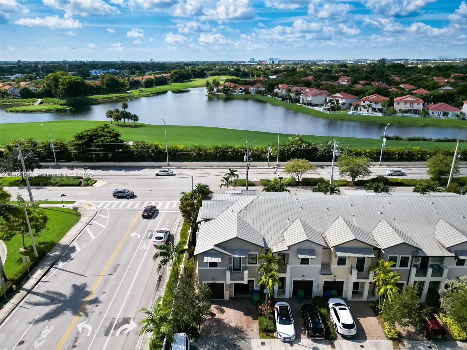 Real estate property located at 10400 58th Ter, Miami-Dade County, DORAL CAY, Doral, FL