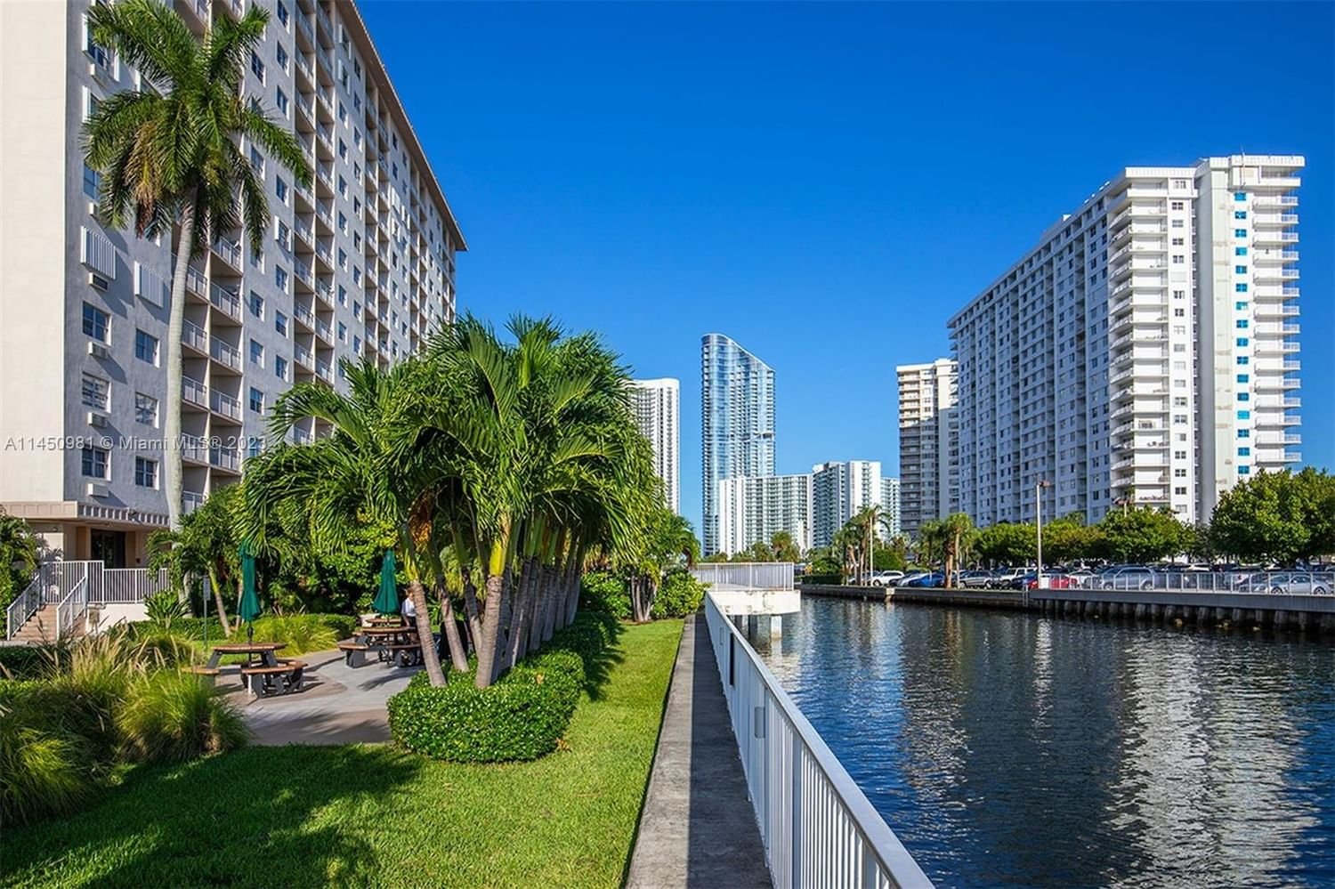 Real estate property located at 400 Kings Point Dr #424, Miami-Dade County, COASTAL TOWERS CONDO, Sunny Isles Beach, FL