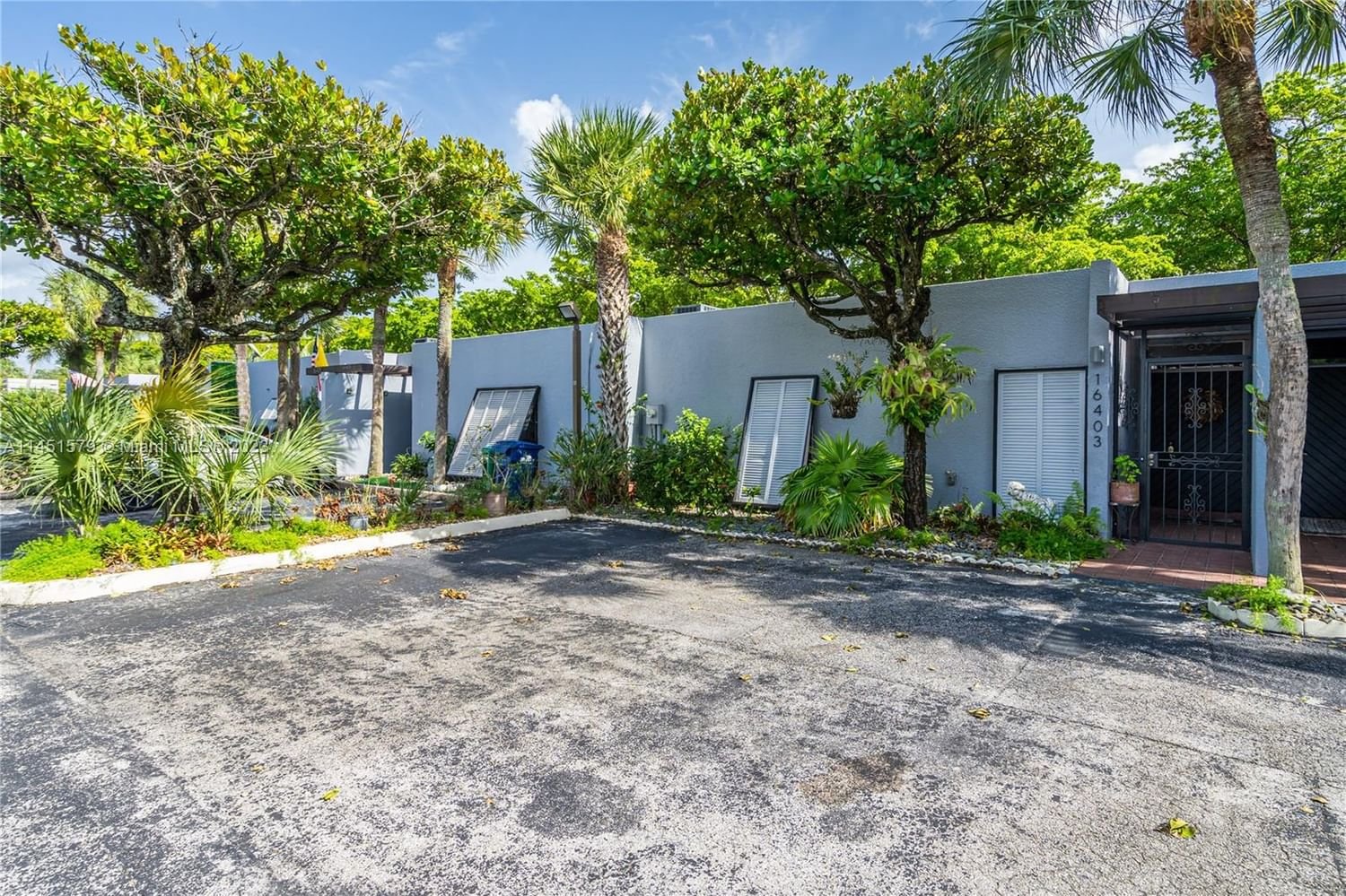 Real estate property located at 16403 Fox Den Ct #0, Miami-Dade County, Miami Lakes, FL