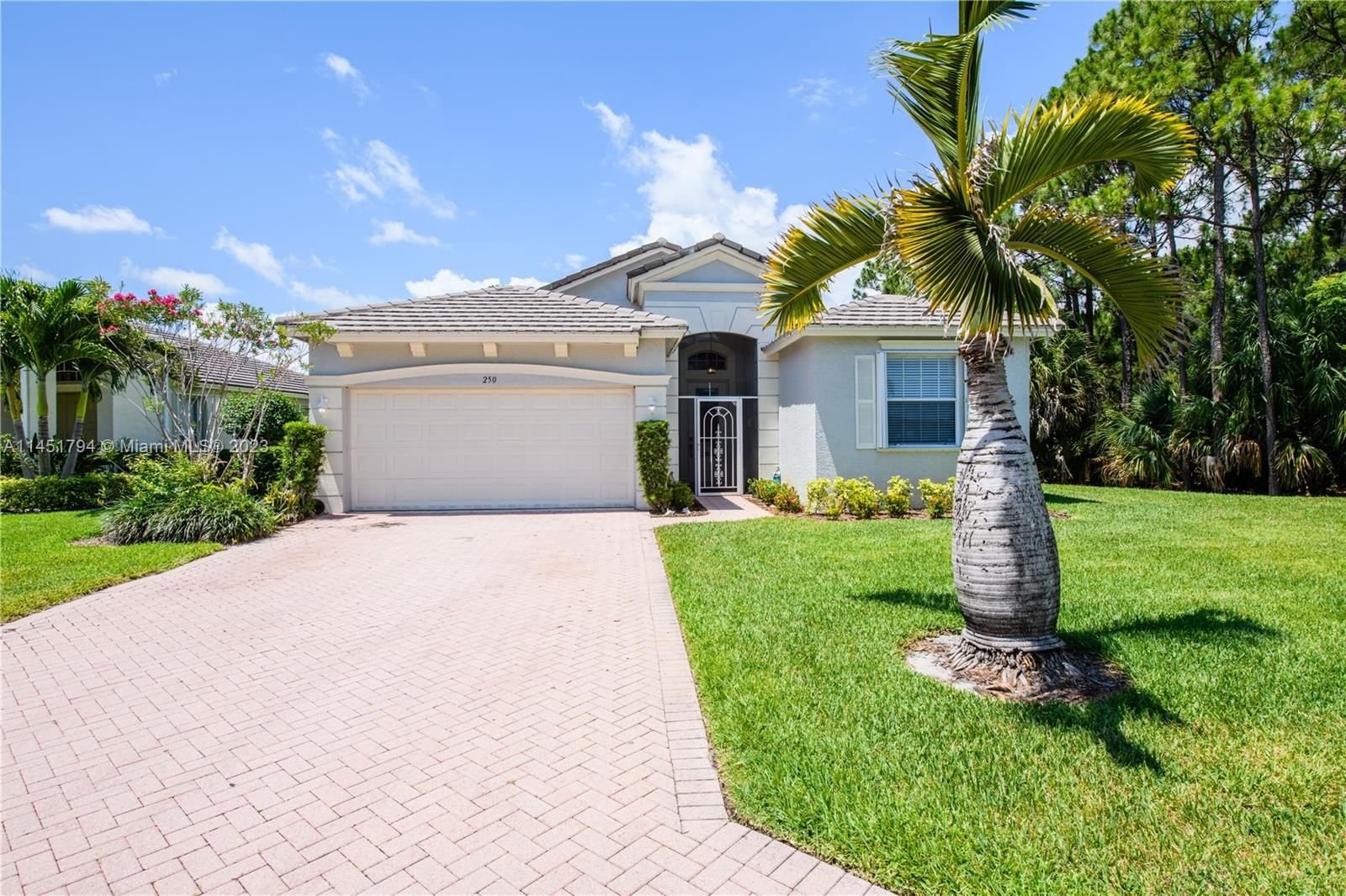 Real estate property located at 250 Lake Forest Way, St Lucie County, LAKEFOREST AT ST LUCIE WE, Port St. Lucie, FL