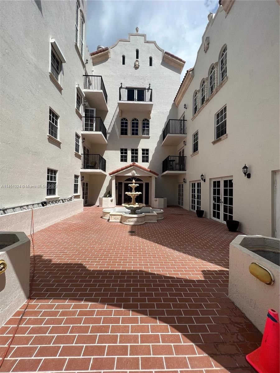 Real estate property located at 323 Navarre Ave #301, Miami-Dade County, THE GALLERY PLAZA CONDO, Coral Gables, FL