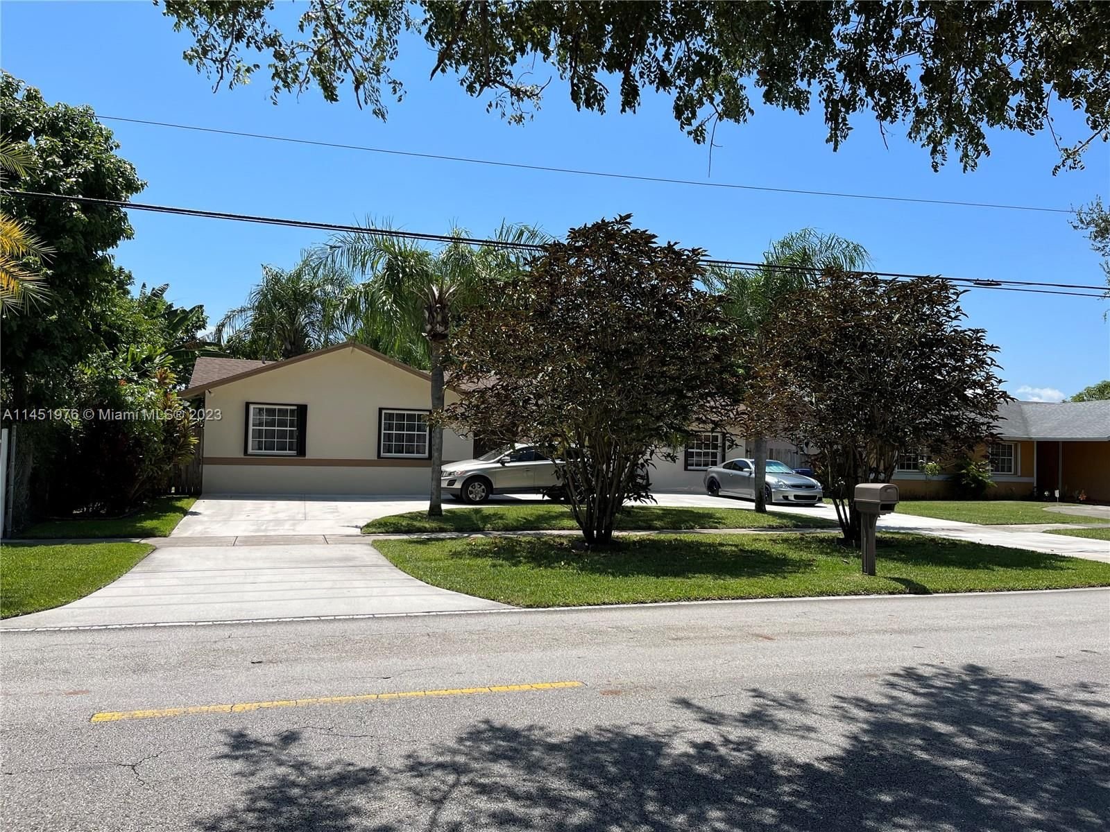 Real estate property located at 13420 256th St, Miami-Dade County, Homestead, FL