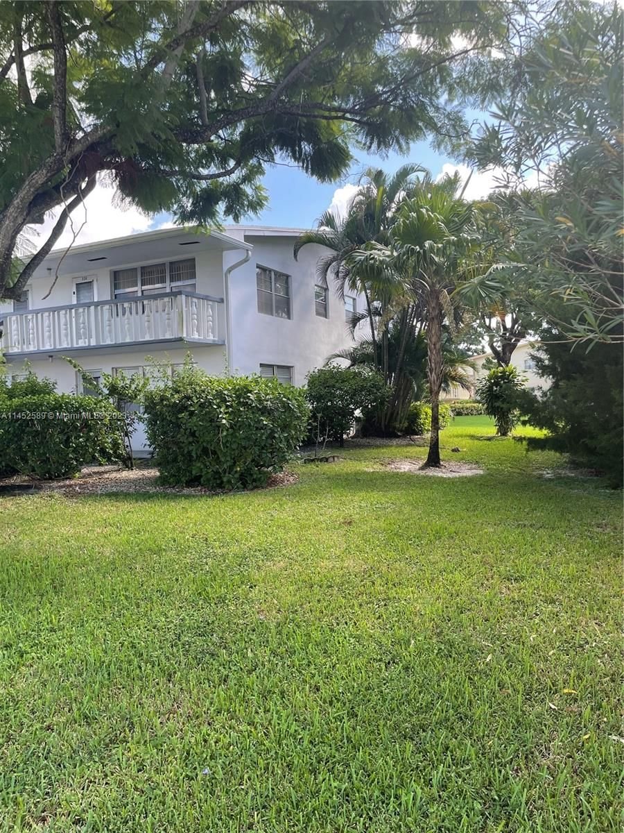Real estate property located at 388 Windsor Q #388, Palm Beach County, WINDSOR CONDOS, West Palm Beach, FL