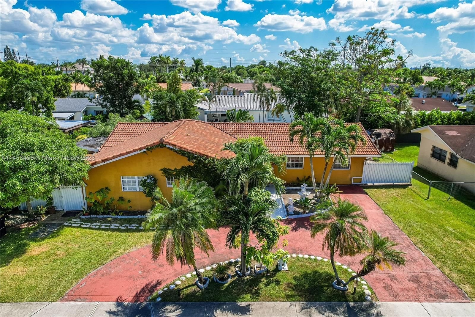 Real estate property located at 6425 107th Ave, Miami-Dade County, MONIQUE SUB, Miami, FL